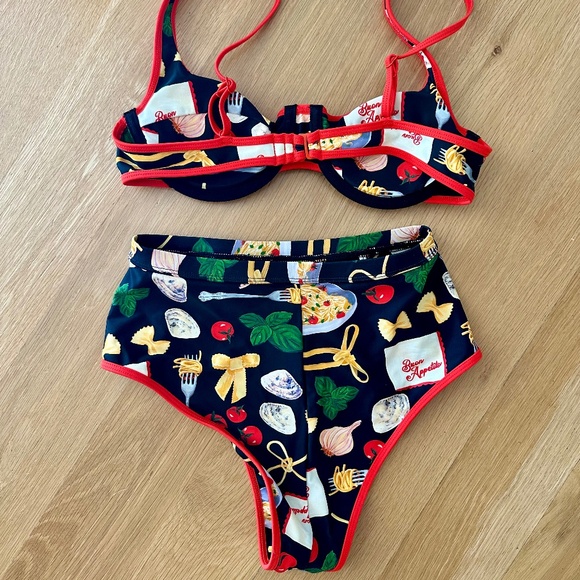 Lisa Says Gah Black and Red Patterned Bikini - Picture 2 of 11